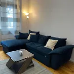 Citypulse Apt In Ideal Center W Working Space